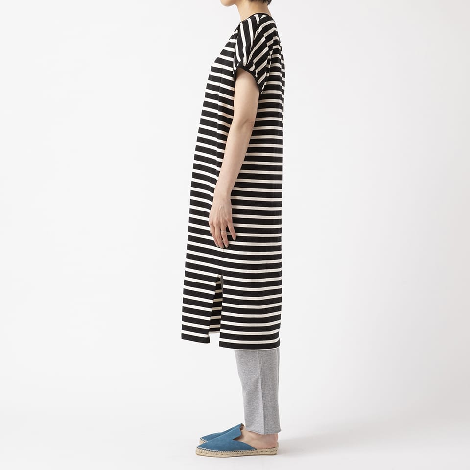HALF SLEEVE CREW NECK BORDER ONE-PIECE
